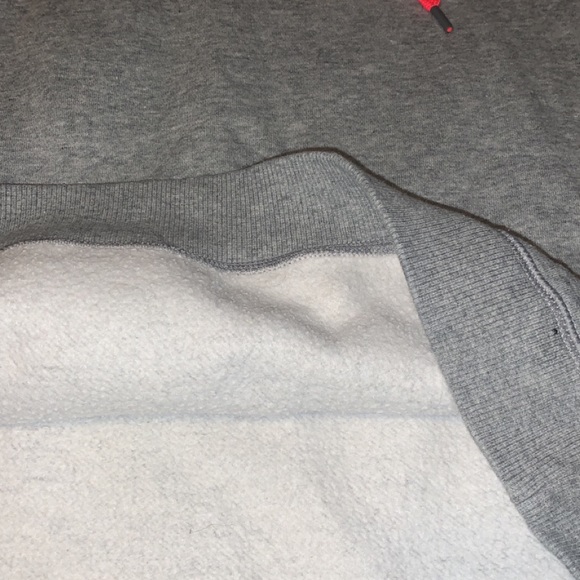 Women’s under armour sweatshirt size medium very comfy! - Picture 2 of 3